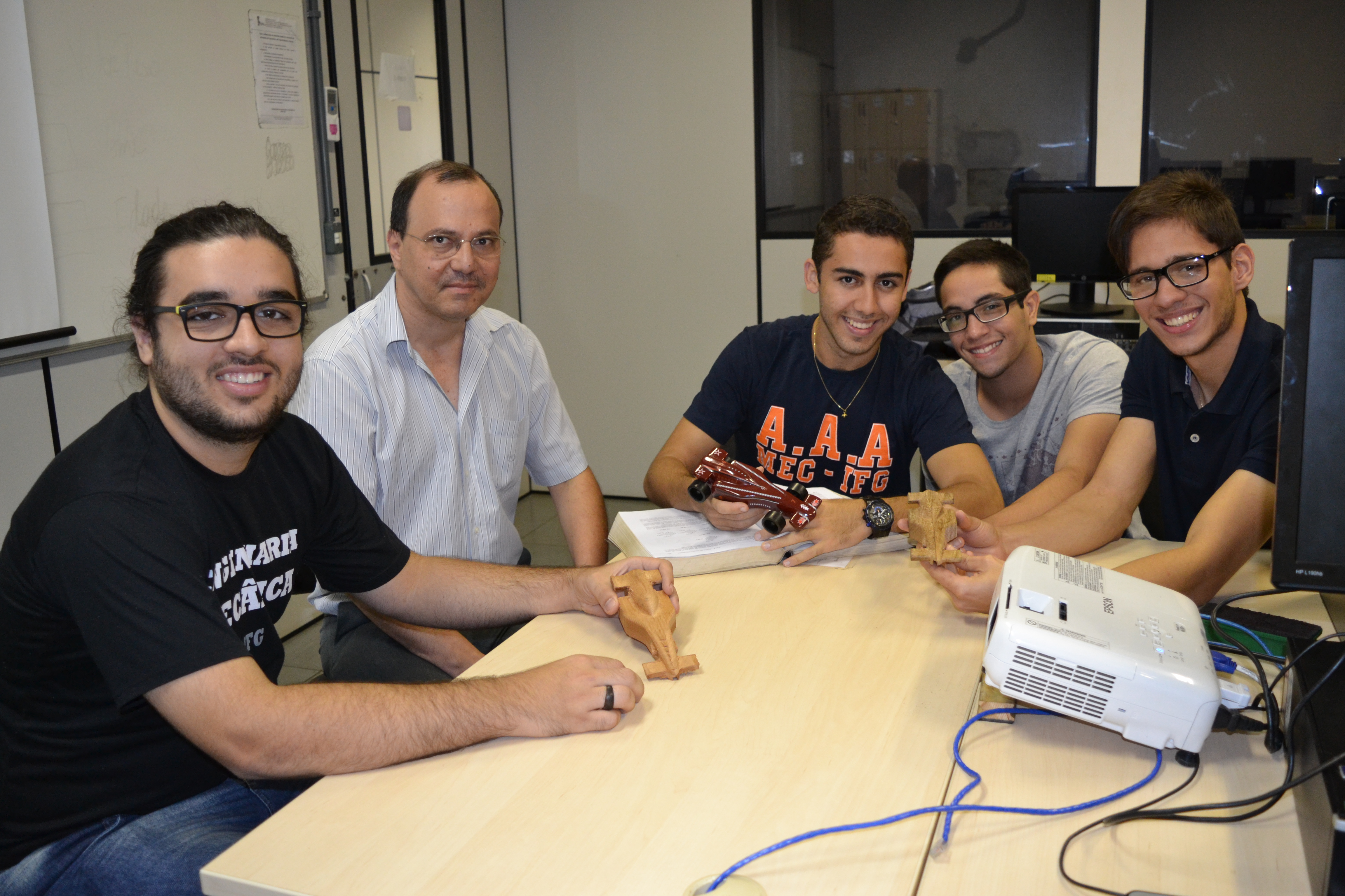 Estudantes Erick, Dener, Jonathas,Matheus e professor Cloves Ferreira.